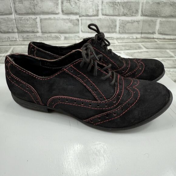 Black and Red Women's Oxford Shoes - Picture 13 of 13